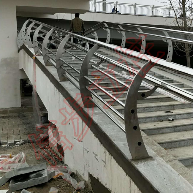 Cột thép không gỉ Walking được áp dụng cho Cầu Huluhe II ở quận Qinan