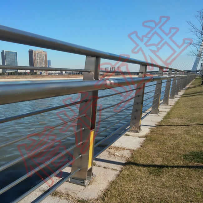 Cầu thép không gỉ Walking được áp dụng cho lan can kênh Nantong Tonglu
