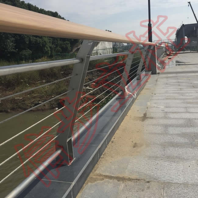 Cột thép không gỉ Walking được áp dụng cho dự án lan can đường bộ Changzhou Canal East Road