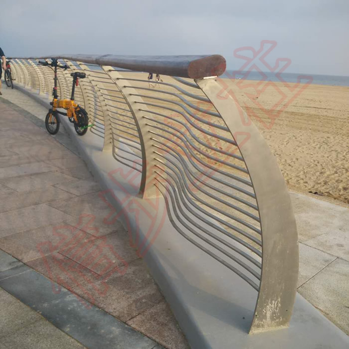 Cột Walking cung cấp lan can bằng thép không gỉ cong cho công viên ven biển bãi cát Yên Đài