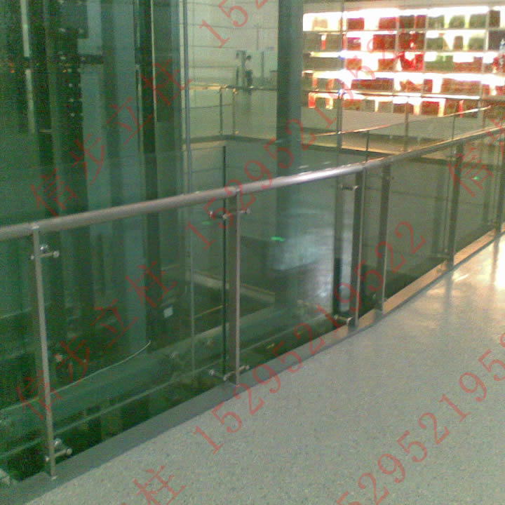 Sân bay Dương Châu Taizhou chọn Walking Stainless Steel Glass Cột bền và không rỉ sét