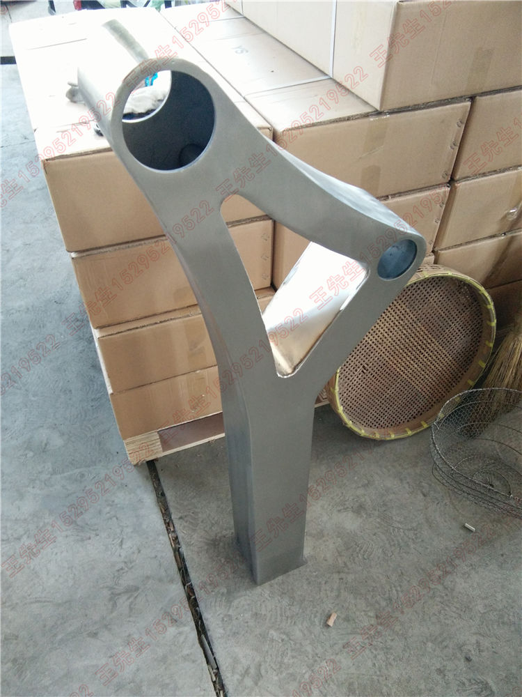 Thép không gỉ hình tam giác Arc Bridge Cột lớn Cột quan sát lớn Cột đứng